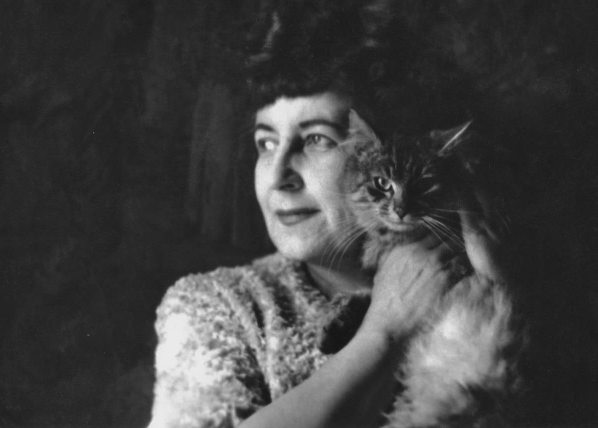 Olga Dziunikowska z kotem lata 70. XX w. /Zbiory prywatne Doroty Dziunikowskiej/