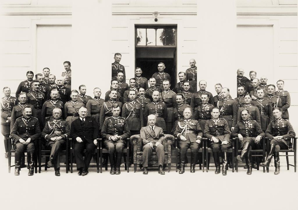 Zdjęcie grupowe z prezydentem Mościckim, lata 30 XX w. /Zbiory prywatne Pawła Kamińskiego/