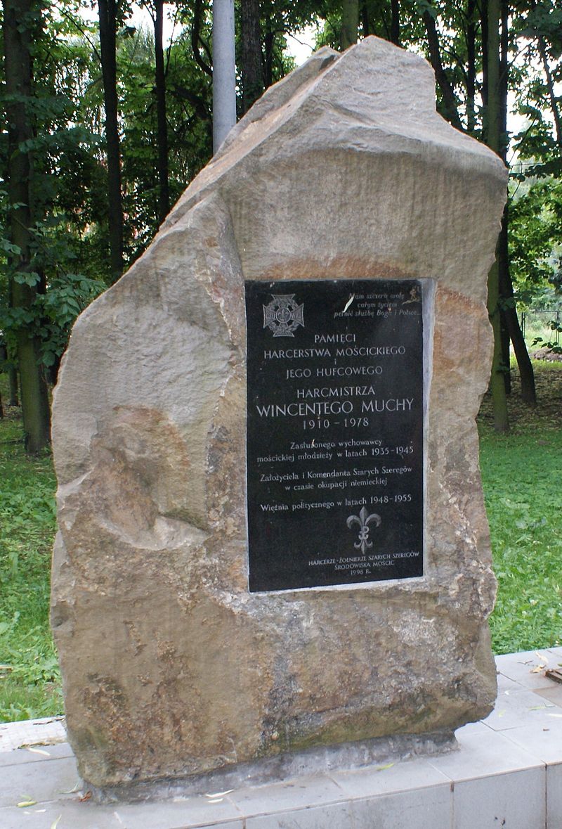 Pomnik Harcmistrza Wincentego Muchy, Komendanta Szarych Szeregów Hufca Mościce w Tarnowie, Wikipedia/ domena publiczna